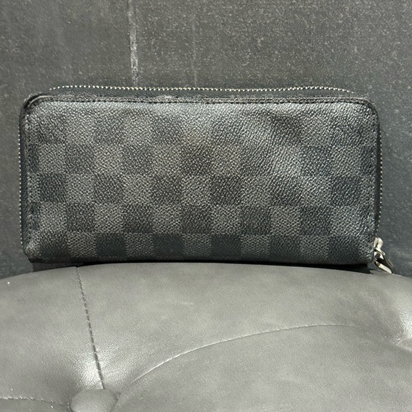 Louis Vuitton Other - 💯LOUIS VUITTON GRAPHITE ZIPPY WALLET VERTICAL